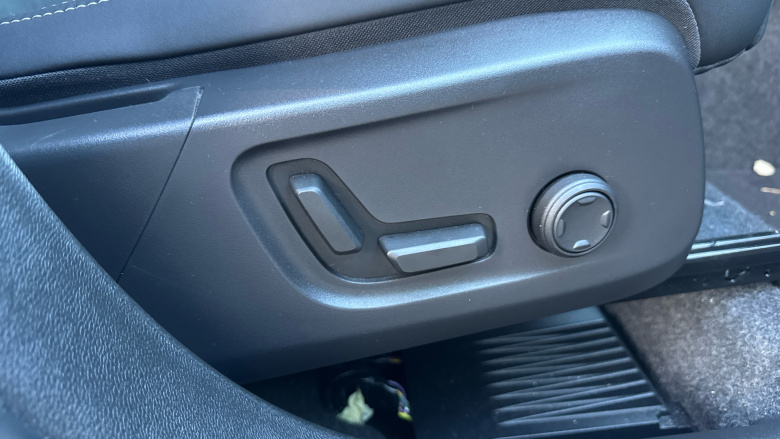 Volvo XC40 2.0 B3P Plus Dark 5dr Auto Petrol Estate